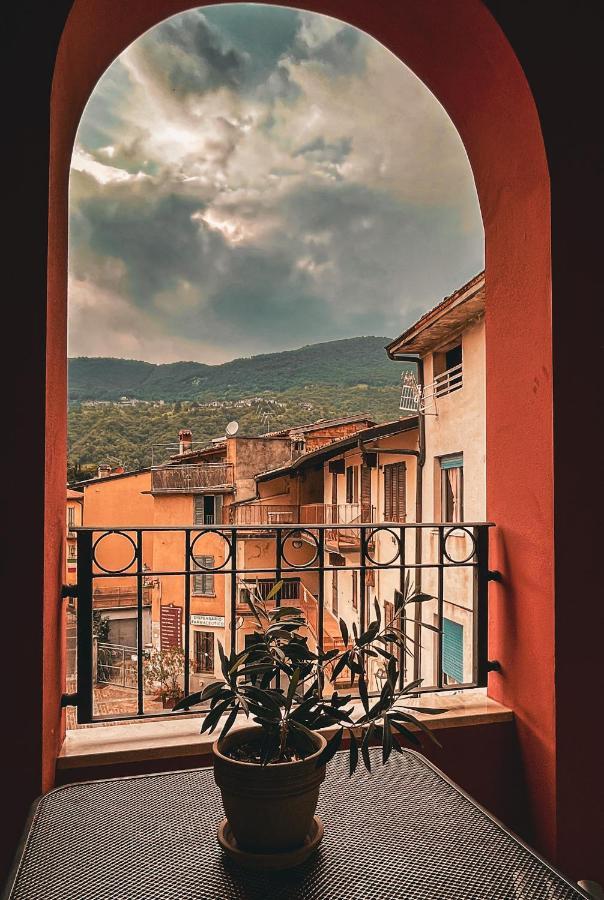 Casa Vacanze Al Lago P2 Monasterolo del Castello Luaran gambar