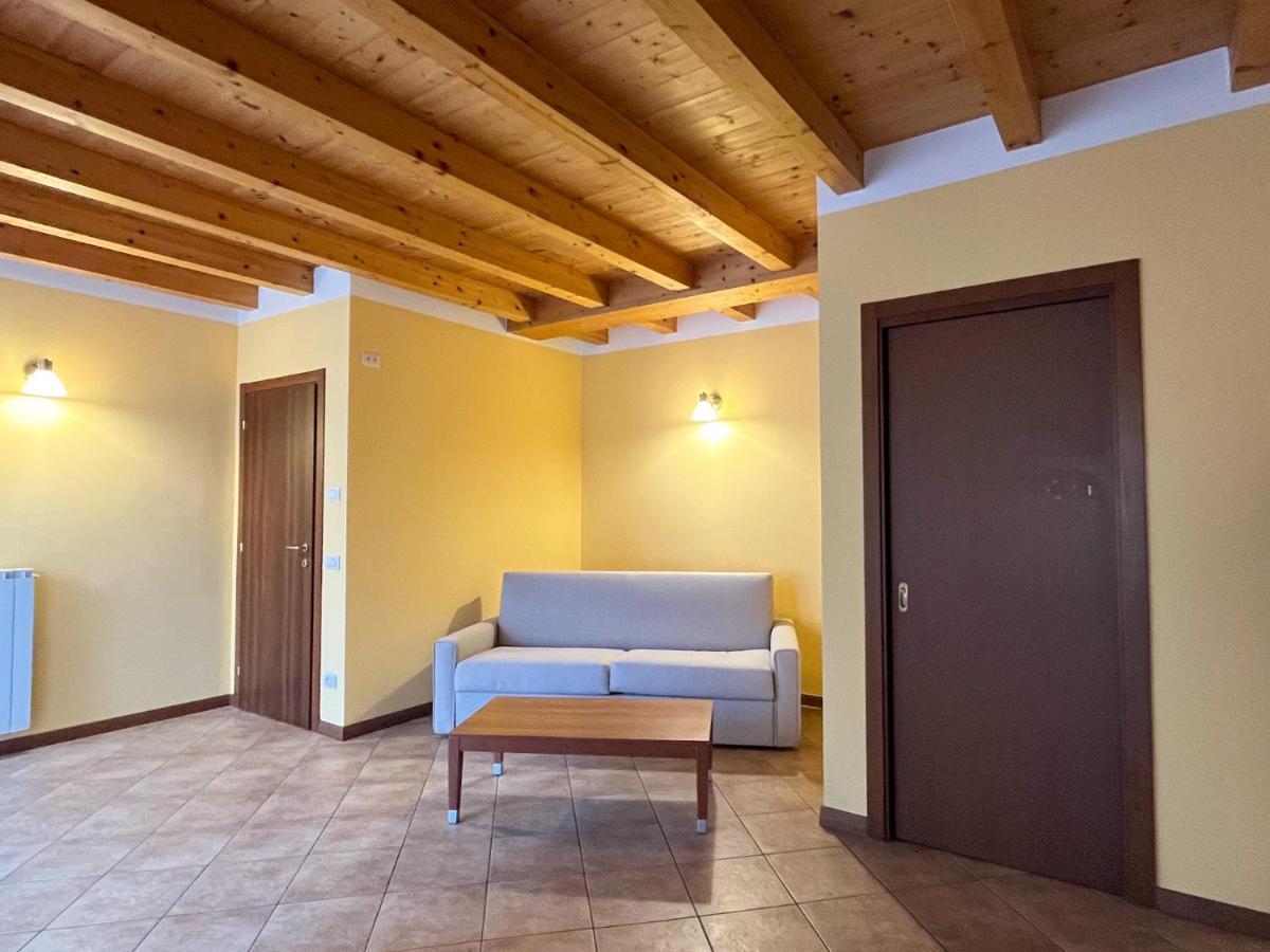 Casa Vacanze Al Lago P2 Monasterolo del Castello Luaran gambar
